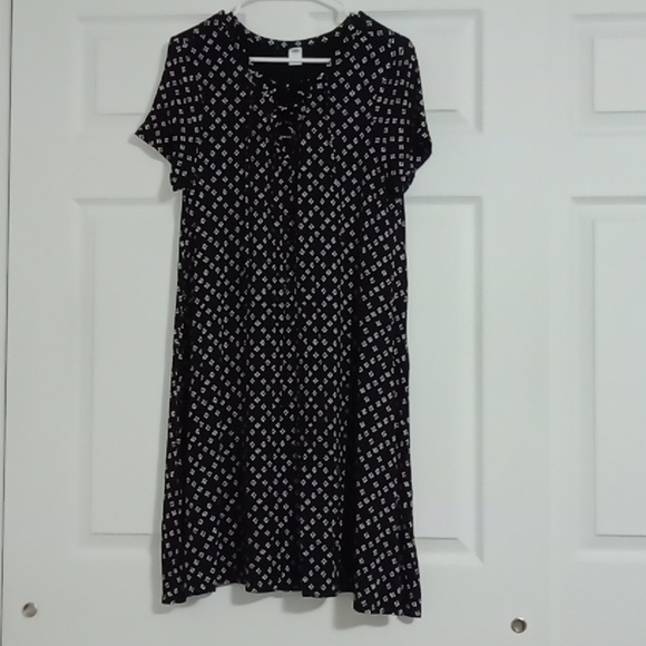 Old Navy Dresses & Skirts - #218 Old Navy Black and White Women's V-Neck dress. Size: Large